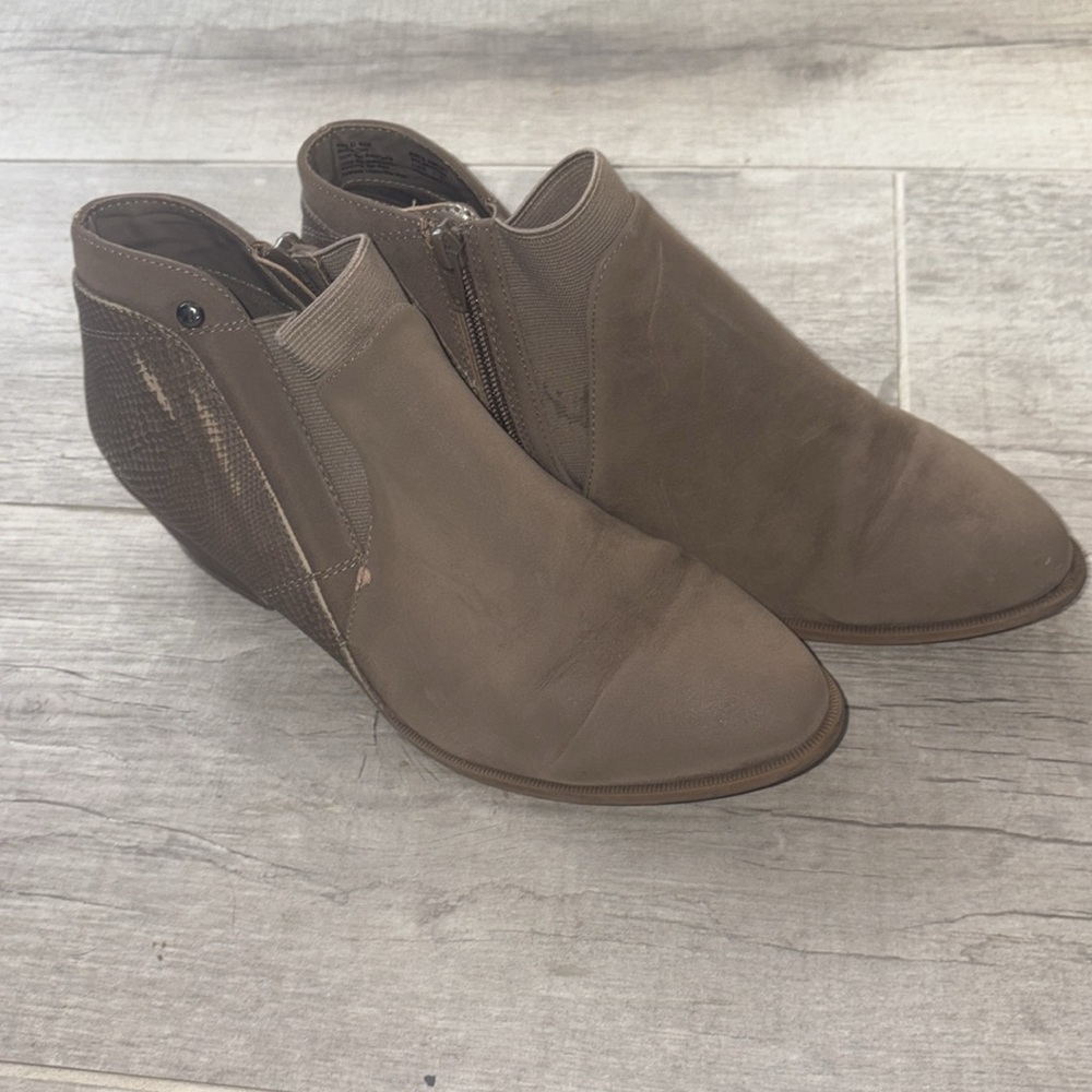 Simply Vera Vera Wang Beige Heeled Ankle Booties - 8.5W
